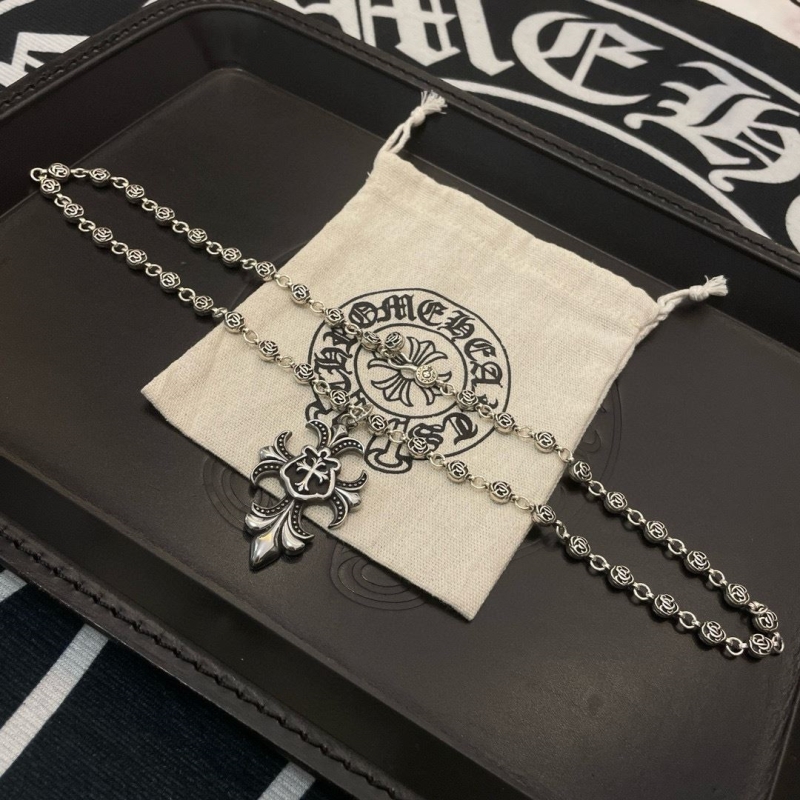 Ch*0me He**ts necklaces